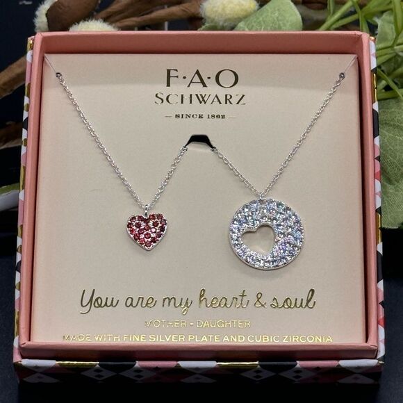 FAO Schwarz Fine Silver Heart Pendant Necklace Set - Picture 6 of 7